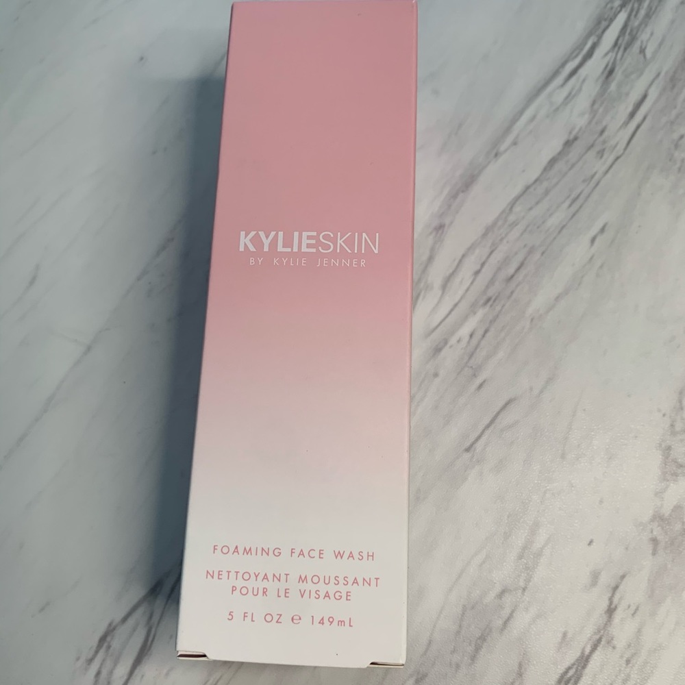 Kylieskin foaming face wash